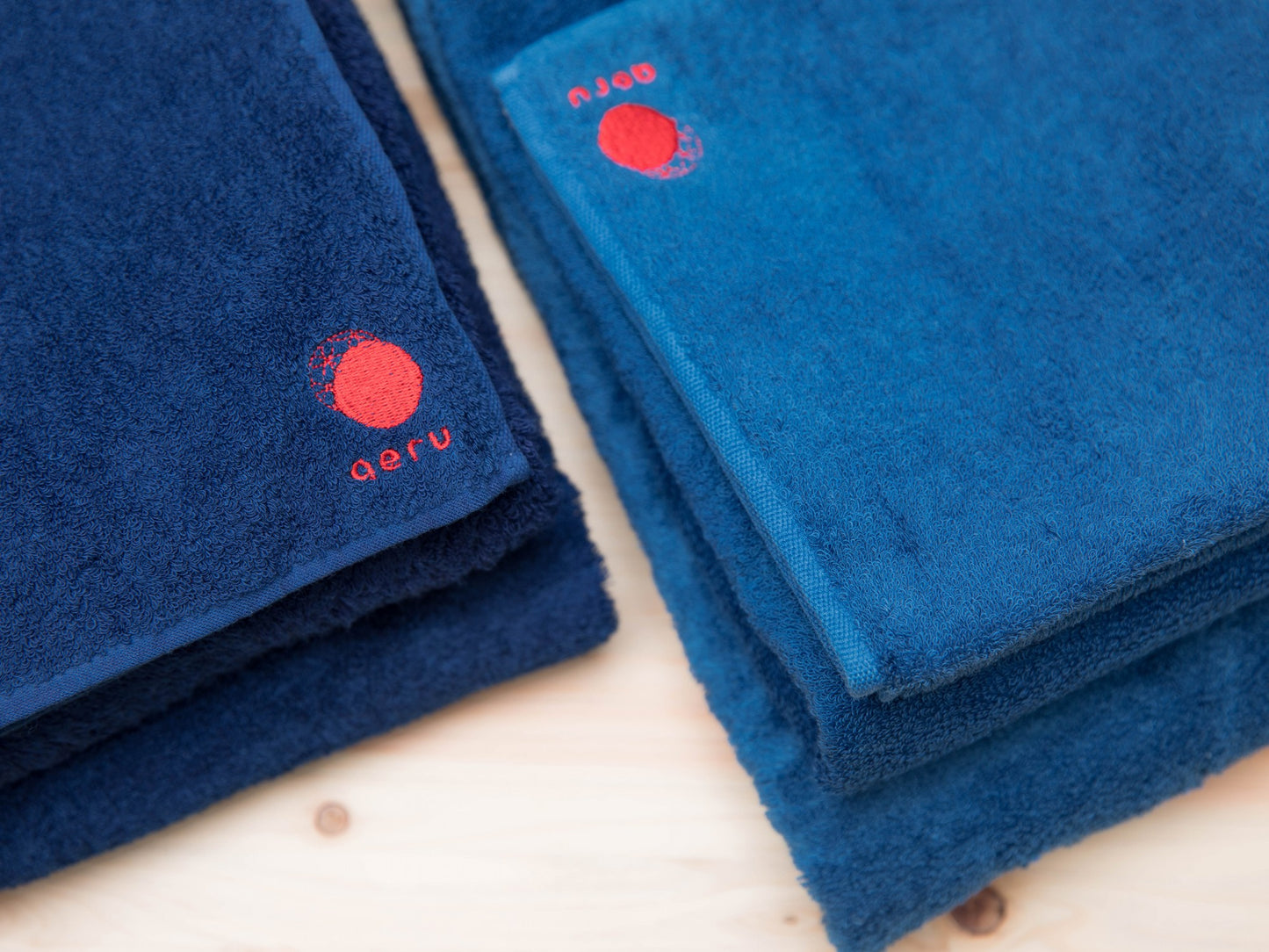 徳島県から 本藍染の ハンドタオル