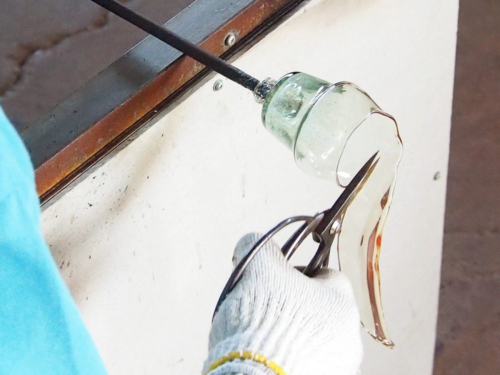 沖縄県から 琉球ガラスの こぼしにくいコップ