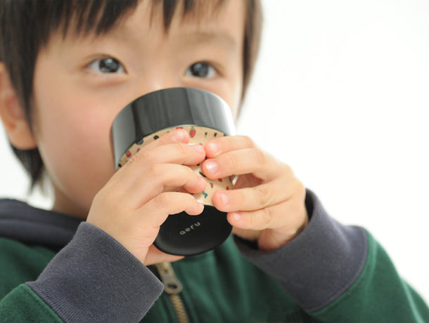 青森県から 津軽塗りの こぼしにくいコップ